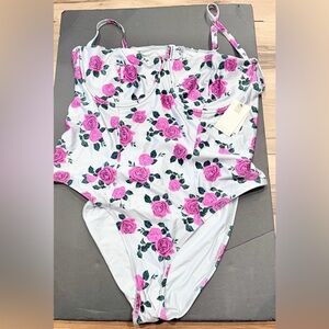 GOOD AMERICAN
Satin Square Neck Swimsuit